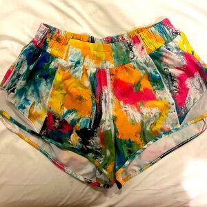 Lululemon 2.5” lowrise hottie hot shorts